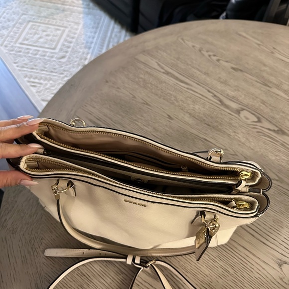 Perfect condition Coach bag, worn only a few times. - Picture 3 of 3